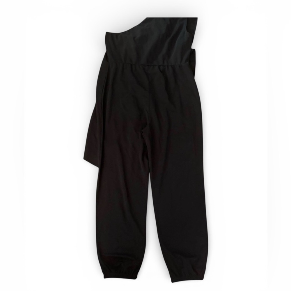 Elegant Black One-Shoulder Jumpsuit - Picture 4 of 10